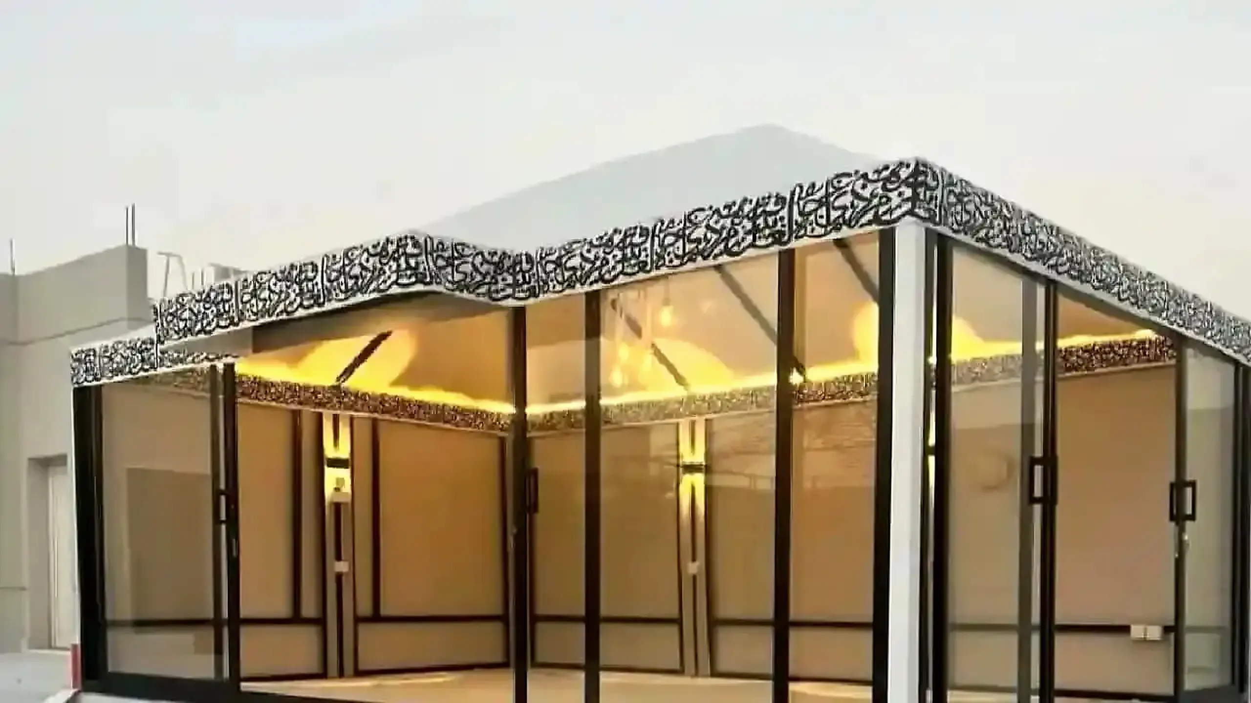 مجلس زجاجي خارجي مكتمل في الرياض